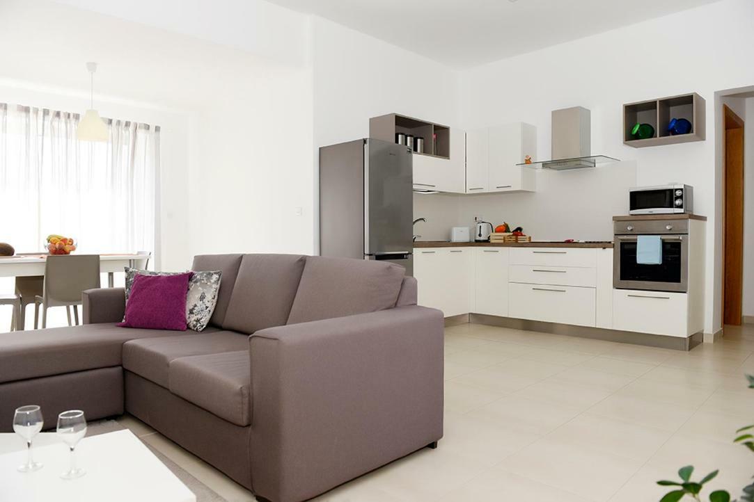 13 Village Apartments 멜리에하 외부 사진